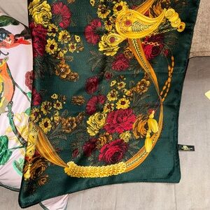 Beautiful vintage Baar & Beards scarf